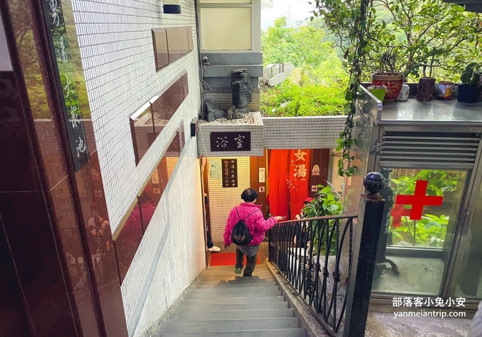 北投【櫻崗溫泉會館】泡湯送礦泉水與按摩浴池，只要每人三百元的平價湯屋 @小兔小安*旅遊札記