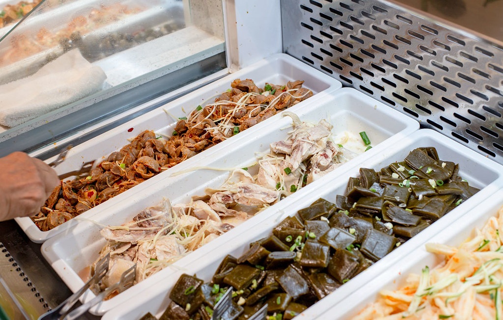 【我家牛排林口A9店】提供多達四十道中西料理與自助霜淇淋自助吃到飽