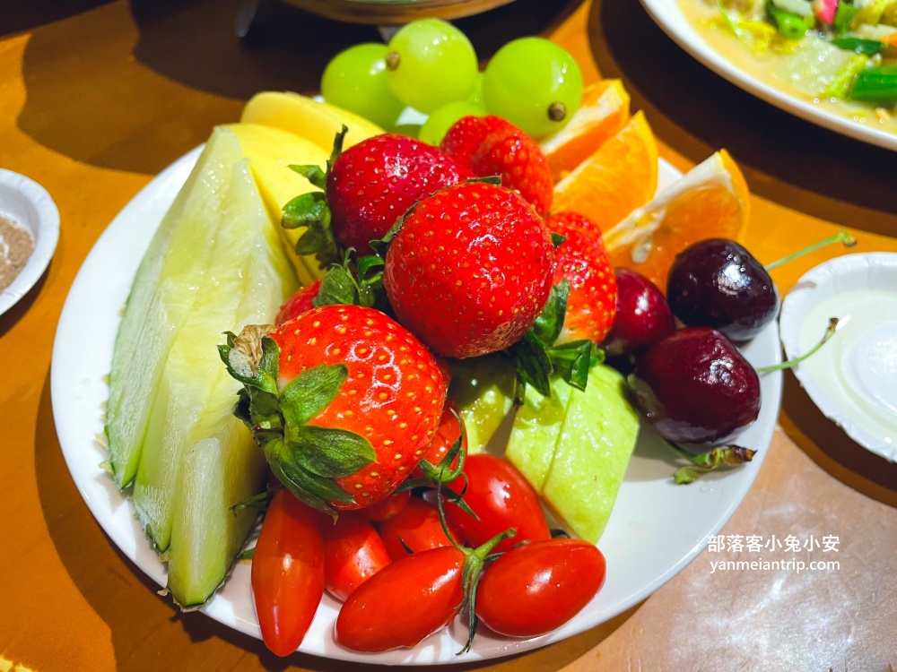 宜蘭「甲富哥活海產」絕對不能錯過水果盤、椒鹽排骨酥和清蒸大目鰱好吃不踩雷！