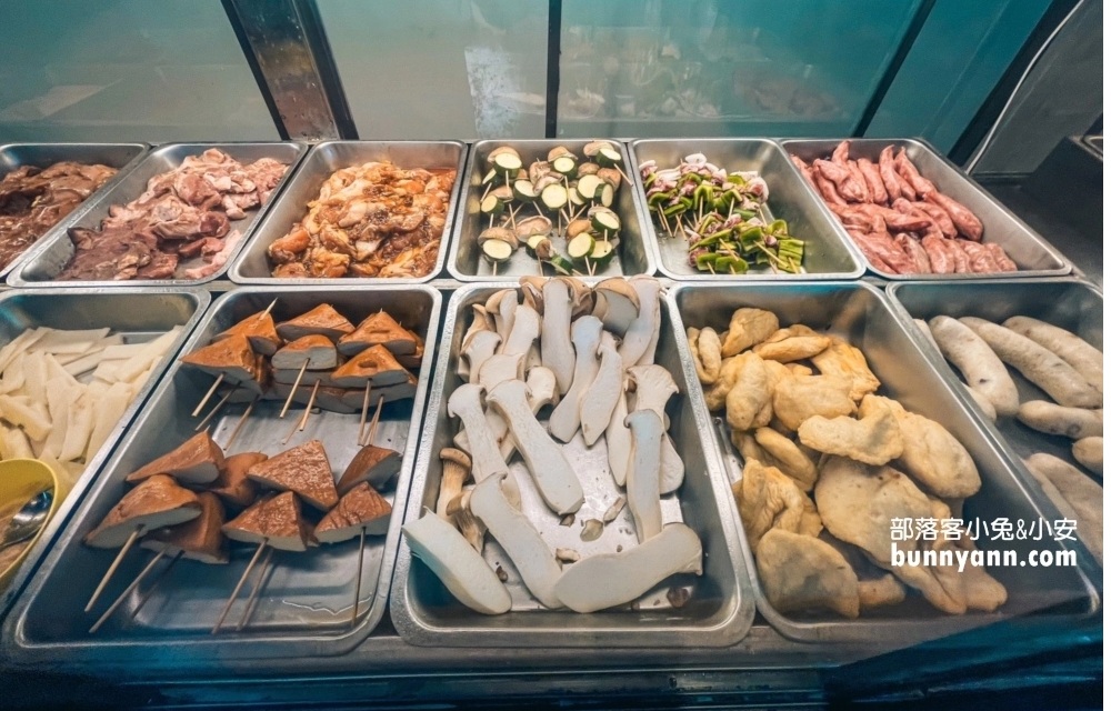 新北市【海世界複合式碳烤林口店】各種海鮮漁獲一整個放滿冰櫃任你挑 @小兔小安*旅遊札記