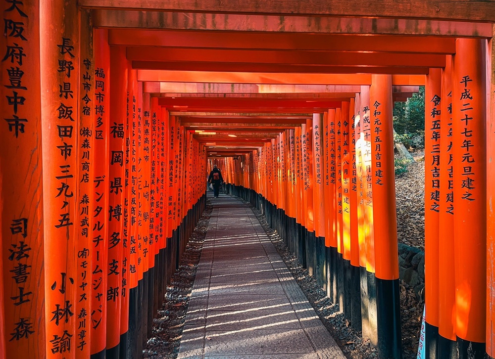 【京都】伏見稻荷大社，千本鳥居必拍🦊狐狸御守、交通方式、一日遊全攻略 @小兔小安*旅遊札記