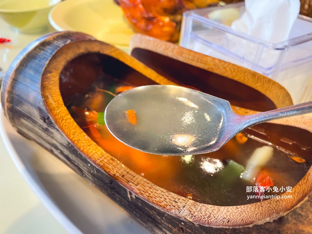 鹿谷鄉【35甕缸雞鹿谷總店】必吃藥膳竹筒蝦、甕缸雞和小卷米粉湯，每一道都無雷！
