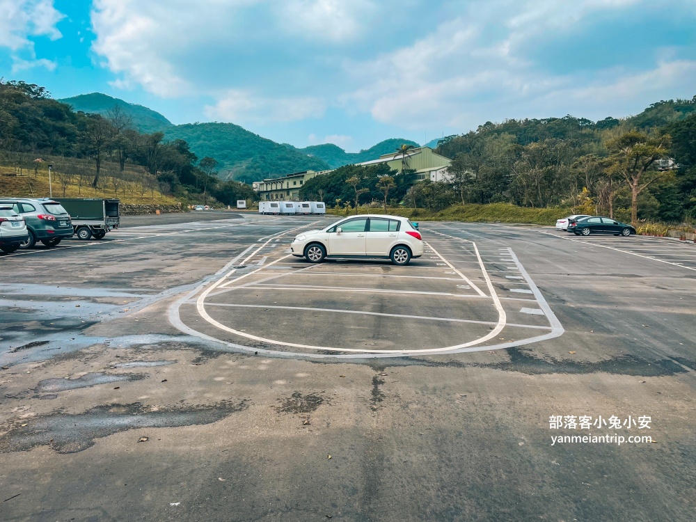 新北【亮山川休閒農場】最大特色就是園區內那條繽紛吸睛的彩色鋼構步道！