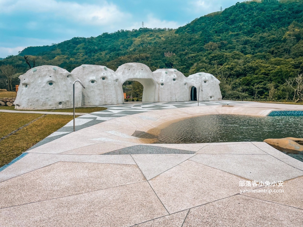 新北【亮山川休閒農場】最大特色就是園區內那條繽紛吸睛的彩色鋼構步道！