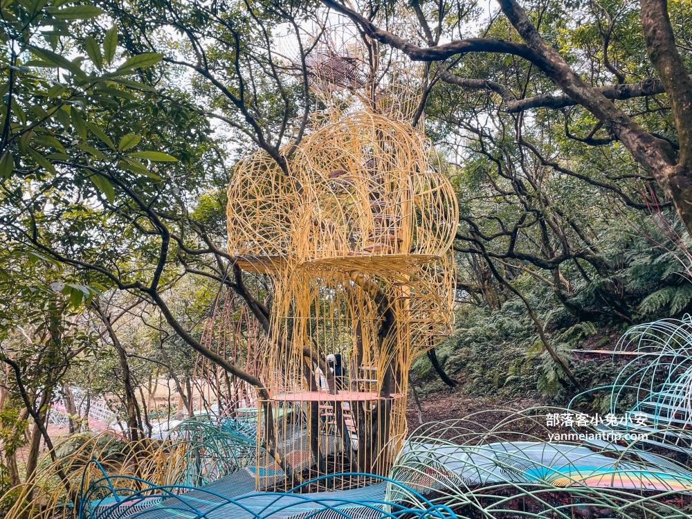 新北【亮山川休閒農場】最大特色就是園區內那條繽紛吸睛的彩色鋼構步道！