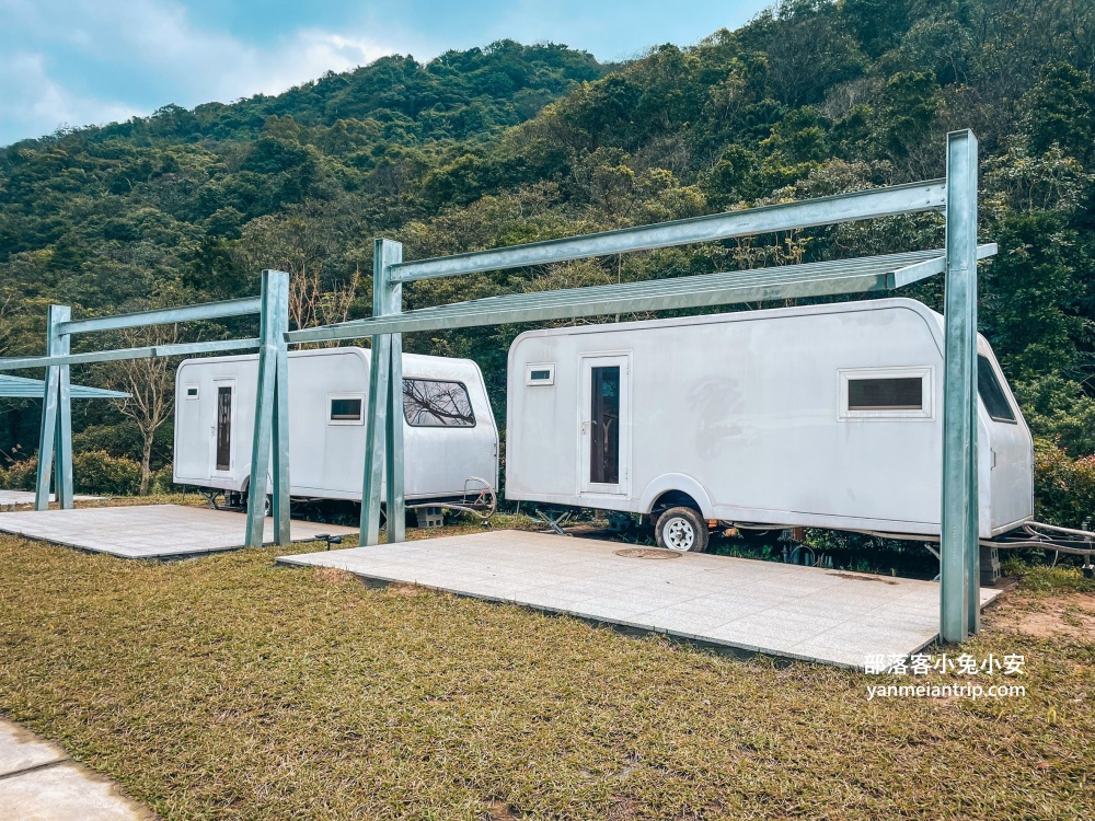 新北【亮山川休閒農場】最大特色就是園區內那條繽紛吸睛的彩色鋼構步道！