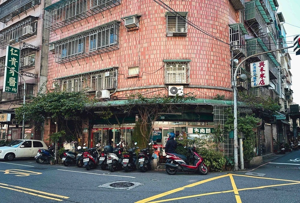 高棚滿座牛肉麵