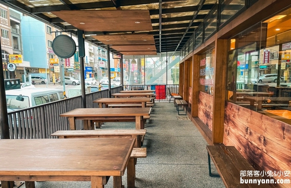 桃園【呷霸牛肉麵南平店】來店還能免費加湯加麵，CP值超高！