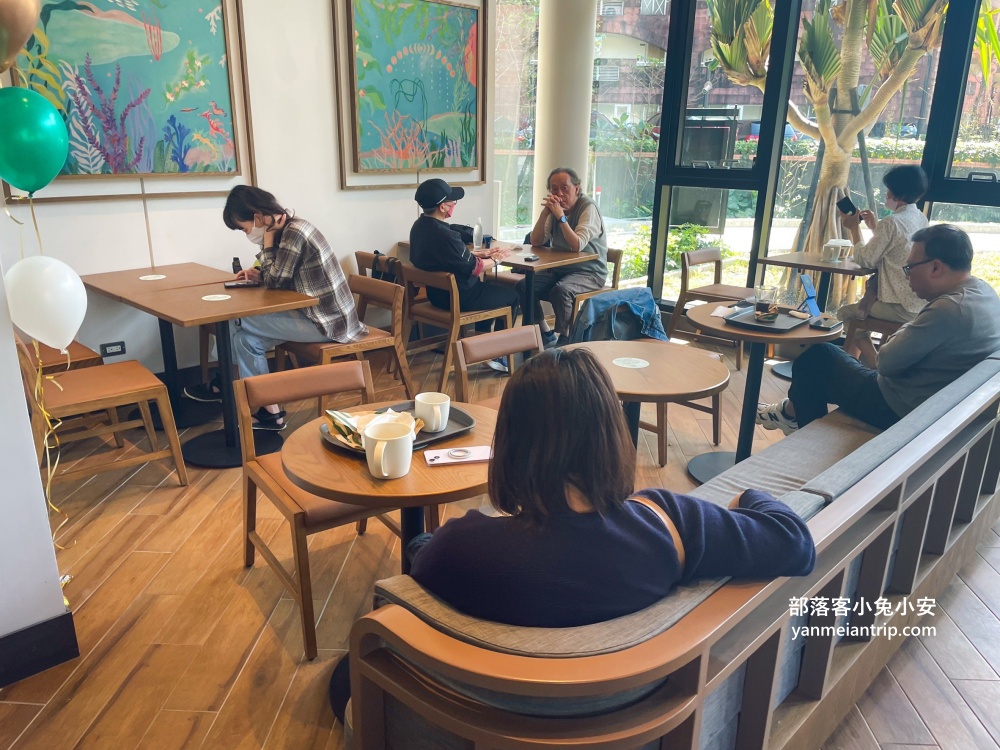 星巴克萬里門市,北海岸美麗白色風帆意象咖啡店