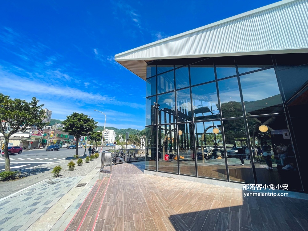 星巴克萬里門市,北海岸美麗白色風帆意象咖啡店
