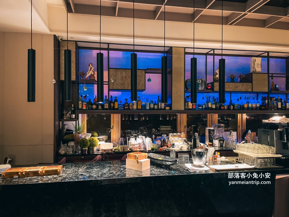 台中福華大飯店，房間重新翻修等級瞬間提升，晚上可以喝調酒真棒