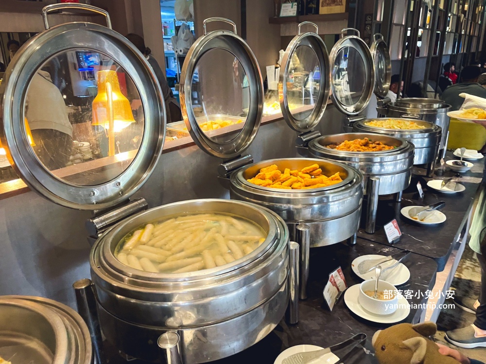 台中福華大飯店，房間重新翻修等級瞬間提升，晚上可以喝調酒真棒