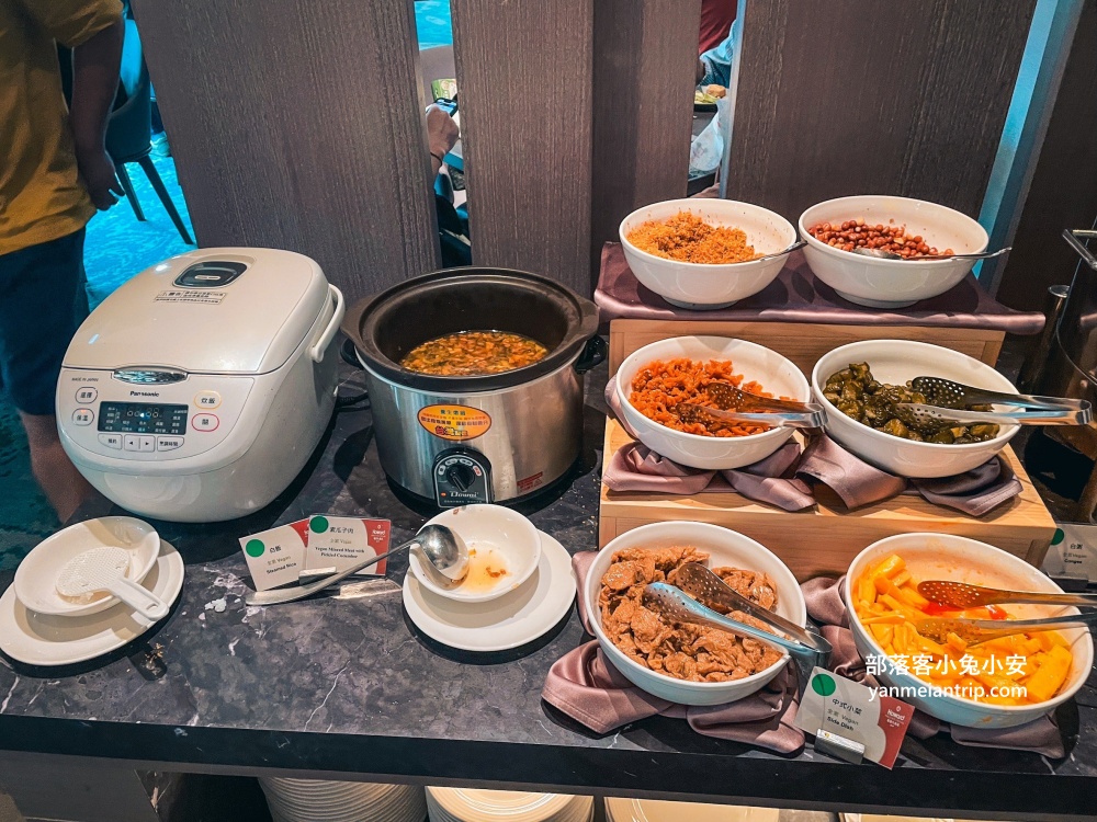 台中福華大飯店，房間重新翻修等級瞬間提升，晚上可以喝調酒真棒