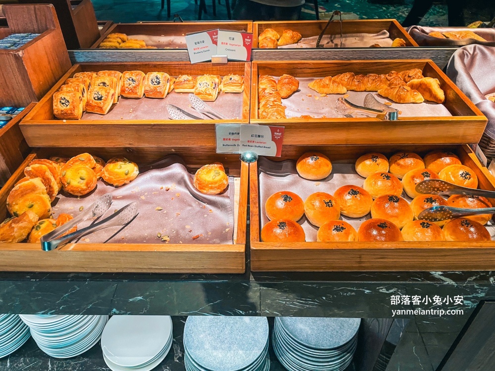台中福華大飯店，房間重新翻修等級瞬間提升，晚上可以喝調酒真棒