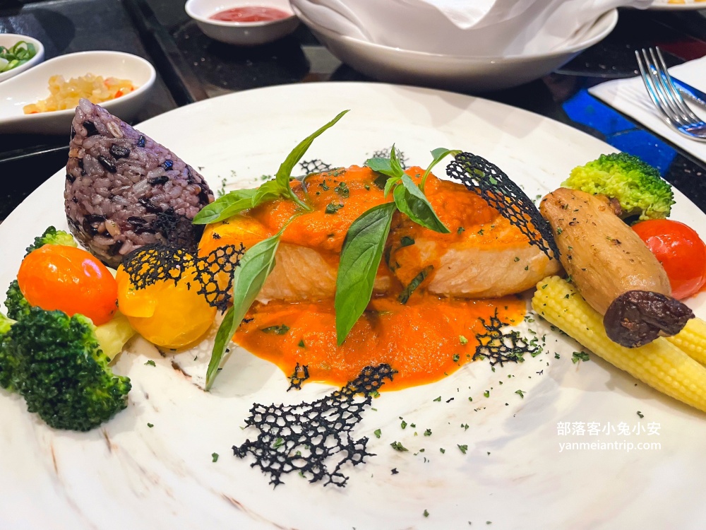 【瓏山林台北中和飯店】一泊二食玩樂餐飲住宿指南，室內三溫暖、酒吧、甜點、德國豬腳全攻略!