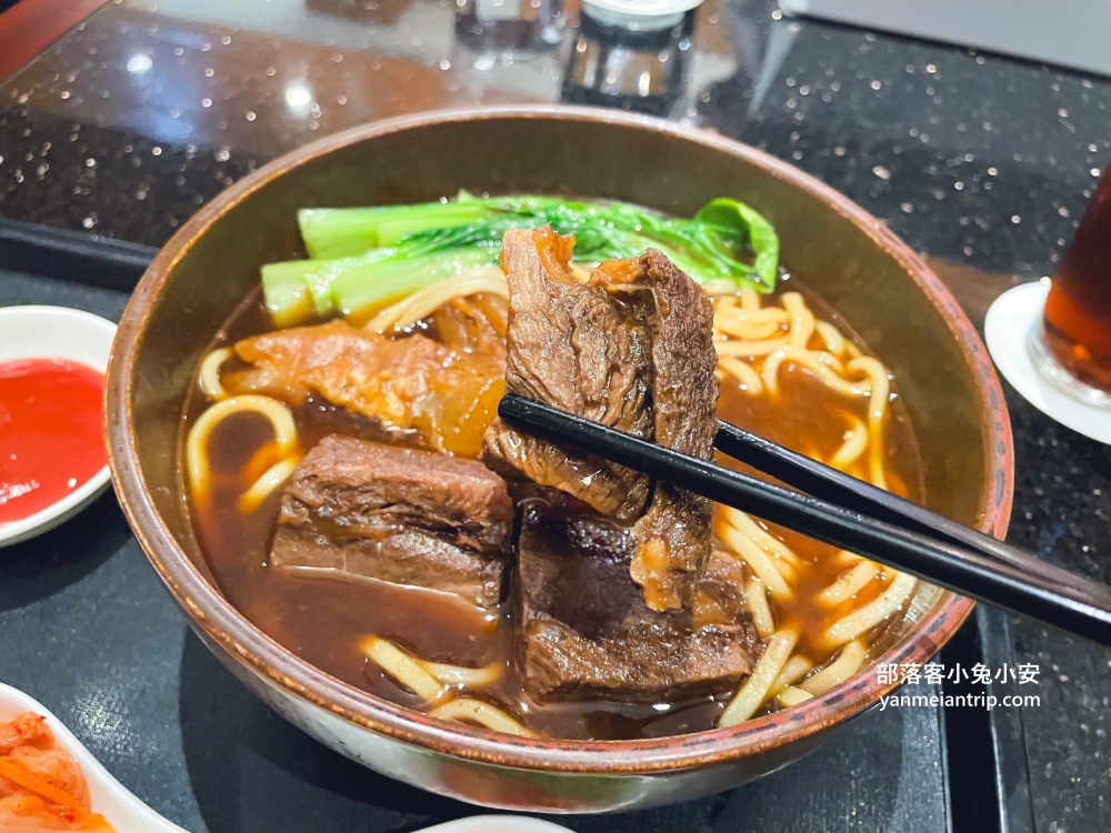 【瓏山林台北中和飯店】一泊二食玩樂餐飲住宿指南，室內三溫暖、酒吧、甜點、德國豬腳全攻略!