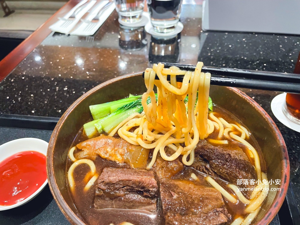【瓏山林台北中和飯店】一泊二食玩樂餐飲住宿指南，室內三溫暖、酒吧、甜點、德國豬腳全攻略!