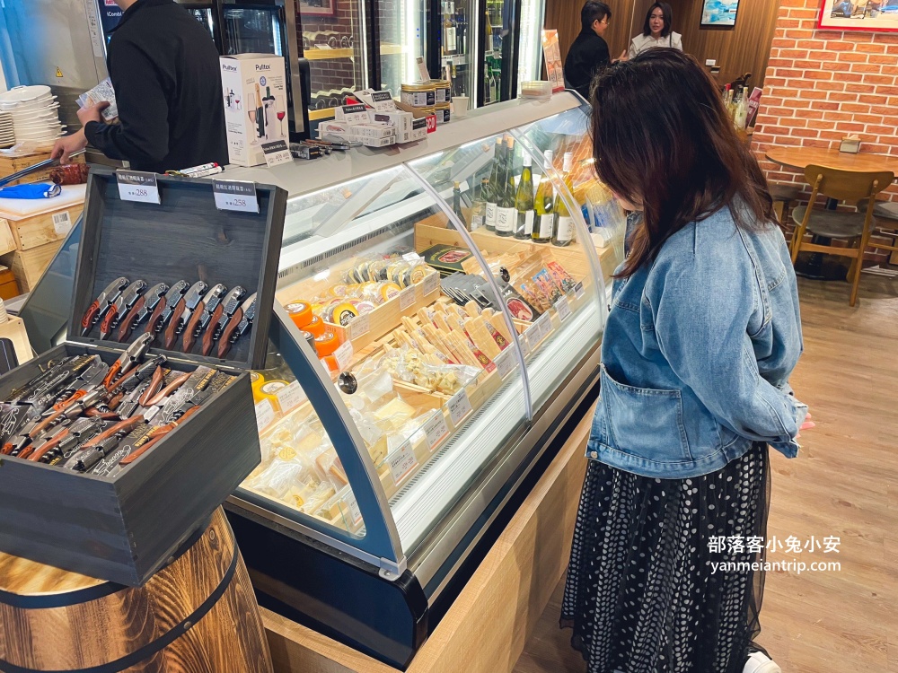 台北【Wineswee威士威酒食超市永春店】店內暢飲數款酒類只要290元，好划算！