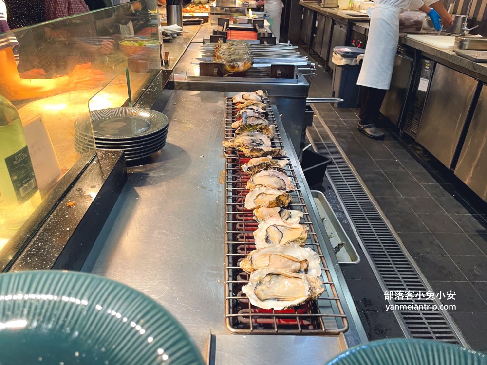 台北【島語自助餐廳】提供百道料理菜色的高級吃到飽餐廳