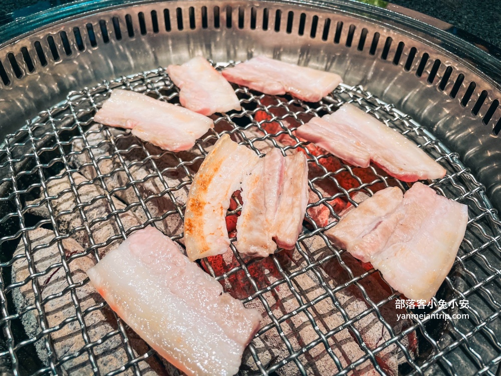 台南》碳佐麻里精品燒肉台南新興店，全台最大燒肉園區
