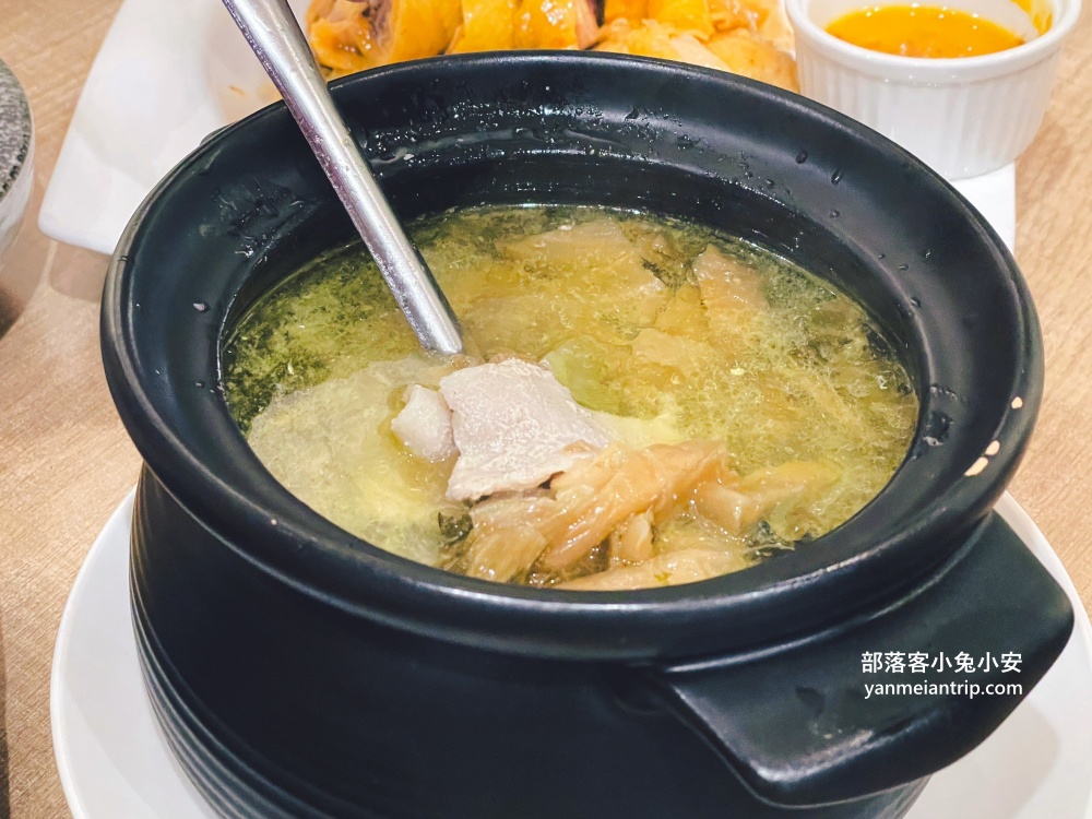 台北【柚子花花客家菜】位於商辦大樓內的客家菜餐廳，必吃桔香金棗豬與花花油雞!