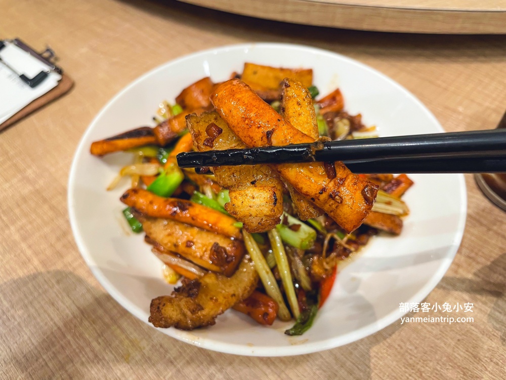 台北【柚子花花客家菜】位於商辦大樓內的客家菜餐廳，必吃桔香金棗豬與花花油雞!