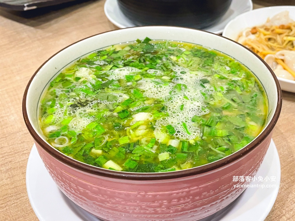 台北【柚子花花客家菜】位於商辦大樓內的客家菜餐廳，必吃桔香金棗豬與花花油雞!