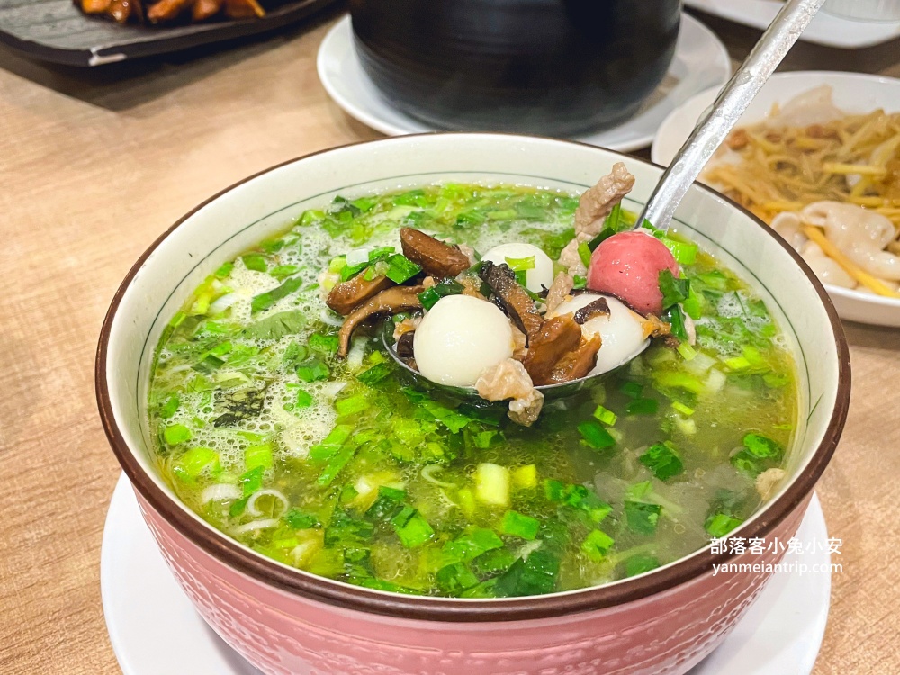 台北【柚子花花客家菜】位於商辦大樓內的客家菜餐廳，必吃桔香金棗豬與花花油雞!