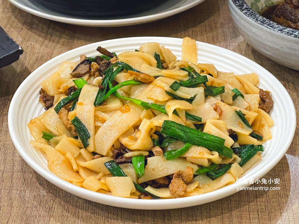 台北【柚子花花客家菜】位於商辦大樓內的客家菜餐廳，必吃桔香金棗豬與花花油雞!