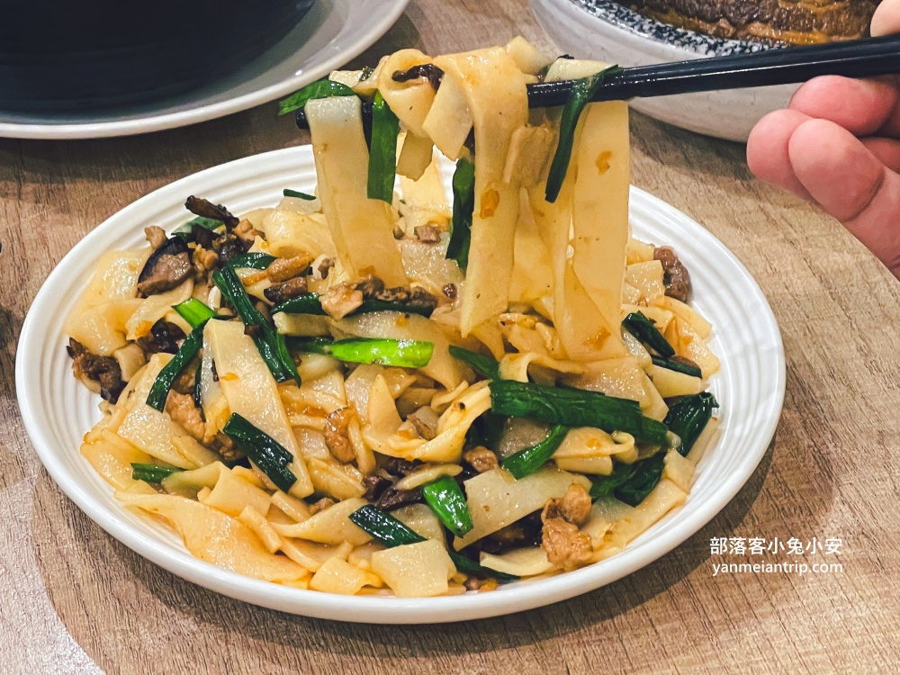 台北【柚子花花客家菜】位於商辦大樓內的客家菜餐廳，必吃桔香金棗豬與花花油雞!
