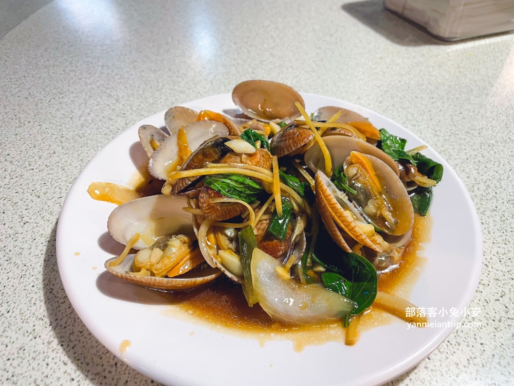 基隆【呷尚鱻餐廳】不在漁港邊，卻是海鮮平價的料理餐廳