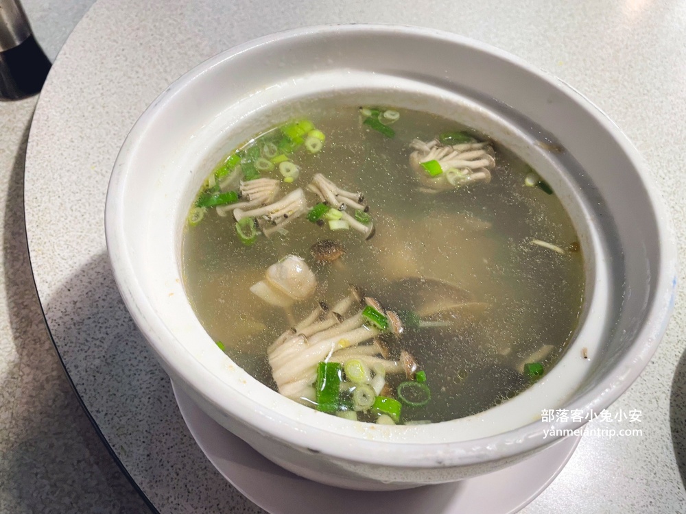 基隆【呷尚鱻餐廳】不在漁港邊，卻是海鮮平價的料理餐廳
