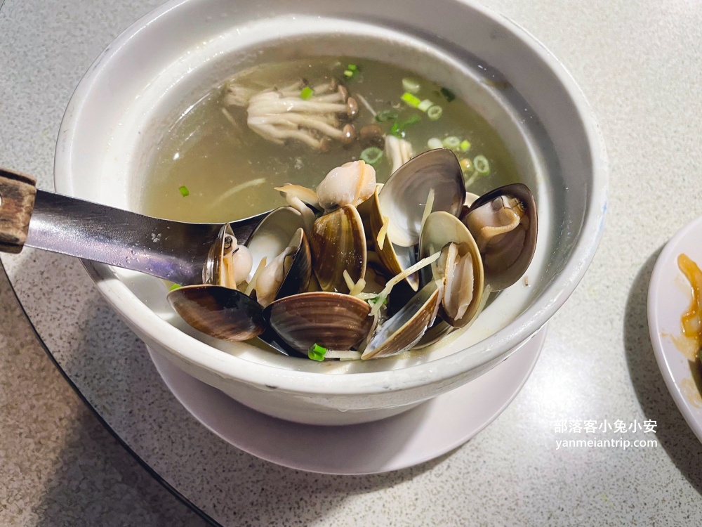 基隆【呷尚鱻餐廳】不在漁港邊，卻是海鮮平價的料理餐廳