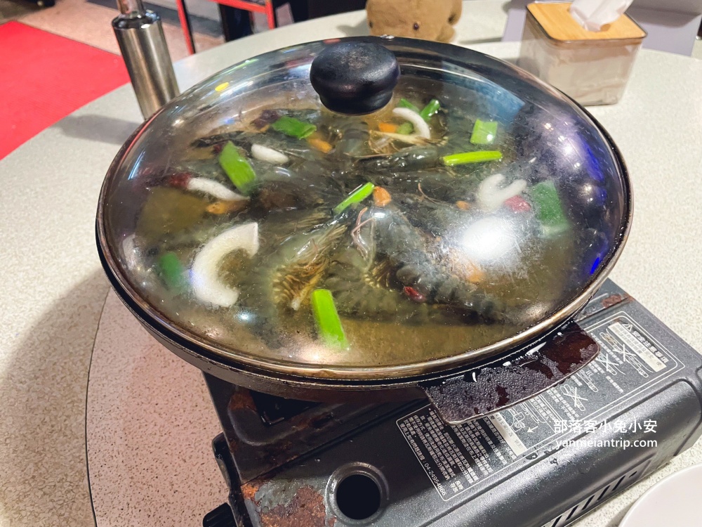 基隆【呷尚鱻餐廳】不在漁港邊，卻是海鮮平價的料理餐廳
