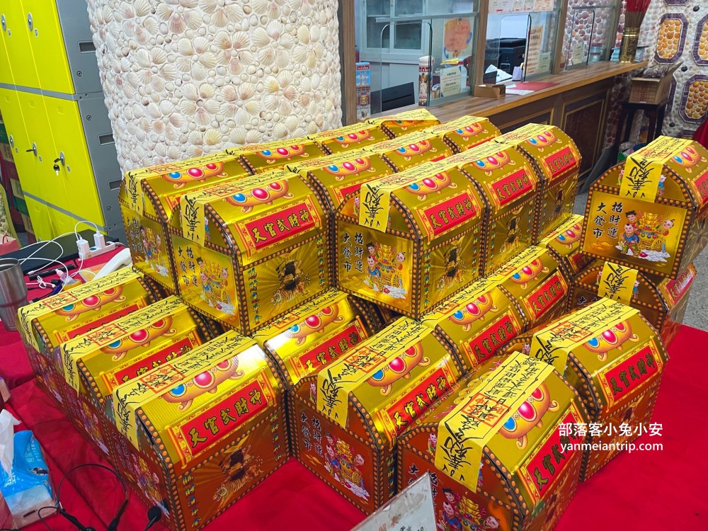 新北【台灣珊瑚貝殼廟】用大量貝殼打造的夢幻海底隧道