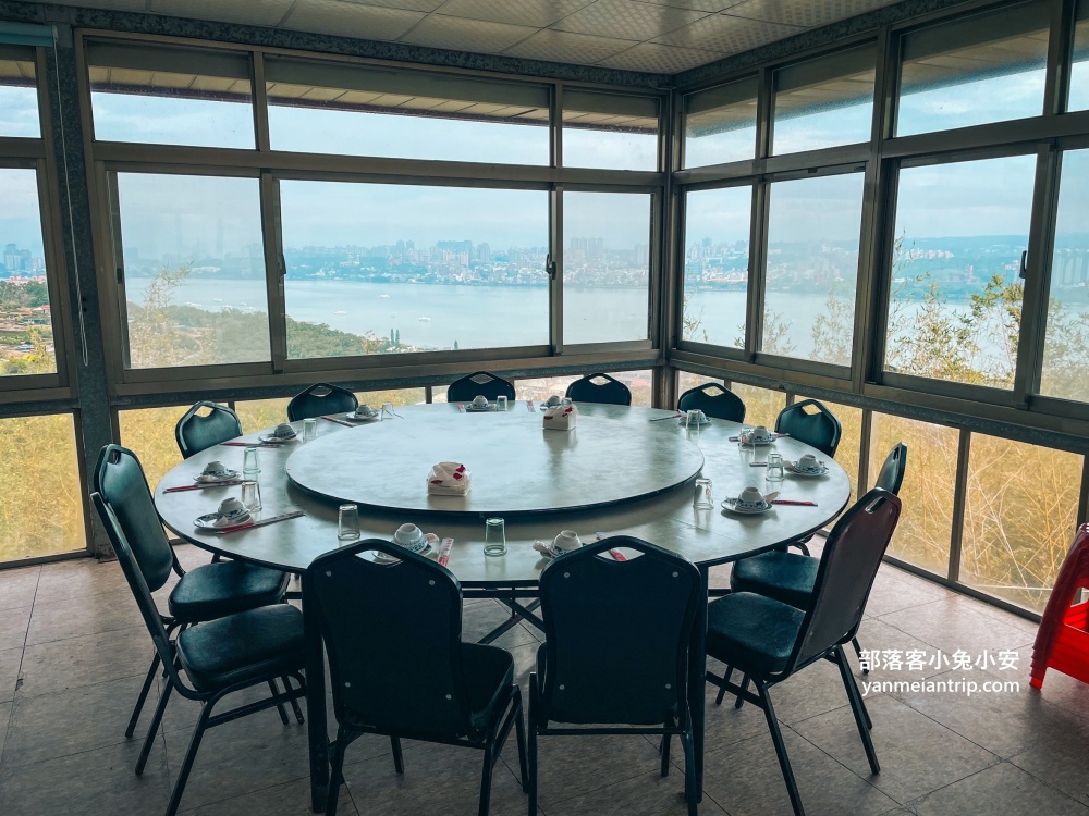八里美食【香坊甕之雞】位在福地旁邊的好吃又平價烤雞餐廳