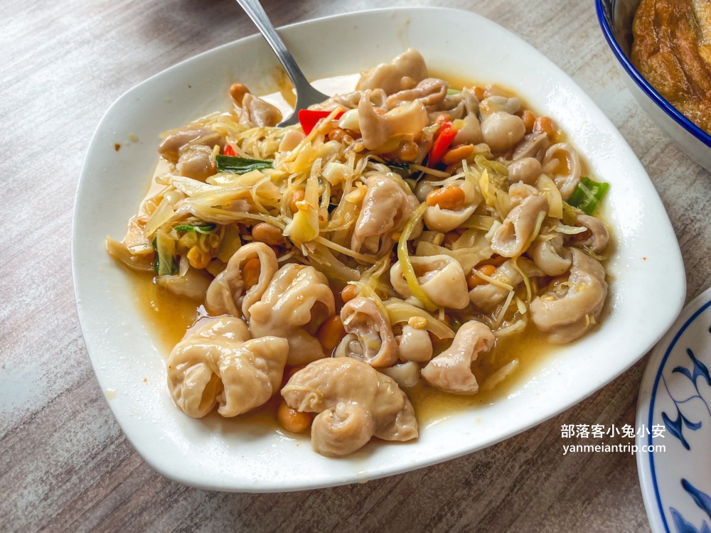 八里美食【香坊甕之雞】位在福地旁邊的好吃又平價烤雞餐廳