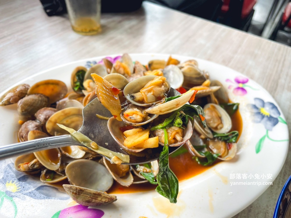 八里美食【香坊甕之雞】位在福地旁邊的好吃又平價烤雞餐廳