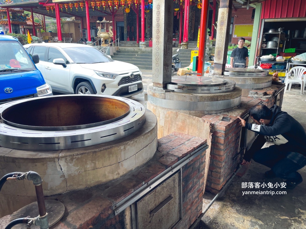 八里美食【香坊甕之雞】位在福地旁邊的好吃又平價烤雞餐廳