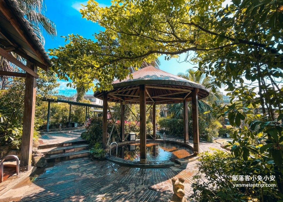 新北萬里【金湧泉溫泉會館】有許多風情的溫泉湯池與山泉戲水池