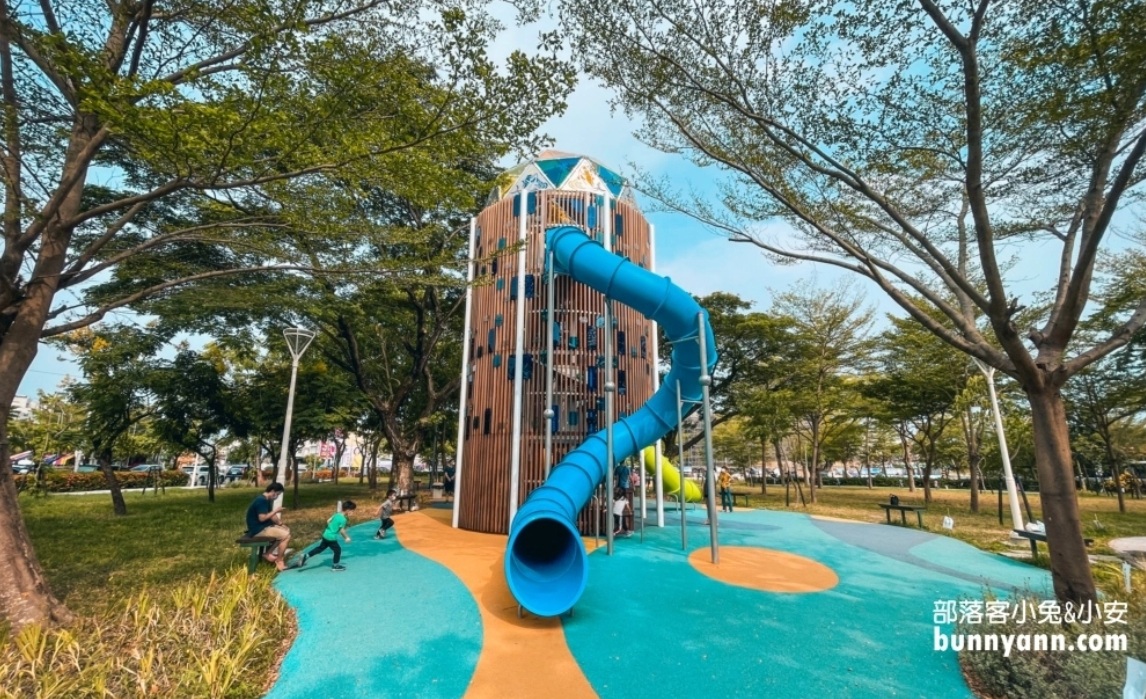 屏東【大鮪魚航海樂園】超好玩高塔溜滑梯！就在東港兒童公園，等你來挑戰！ @小兔小安*旅遊札記