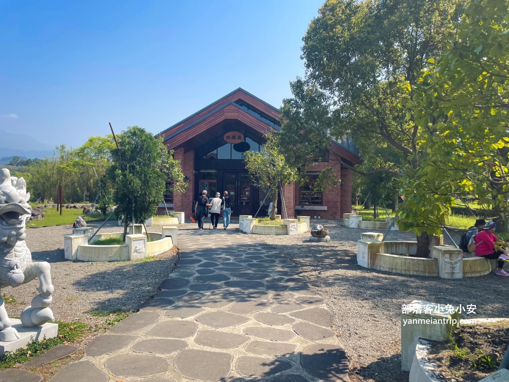 新竹【世界幸福咖啡總店】擁有迷人的湖景與綠意盎然的林景