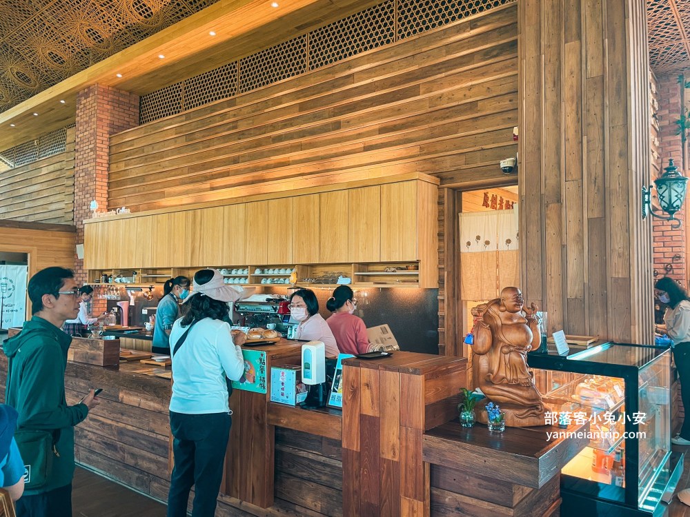 新竹【世界幸福咖啡總店】擁有迷人的湖景與綠意盎然的林景