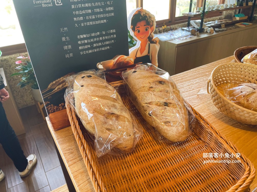 新竹【世界幸福咖啡總店】擁有迷人的湖景與綠意盎然的林景