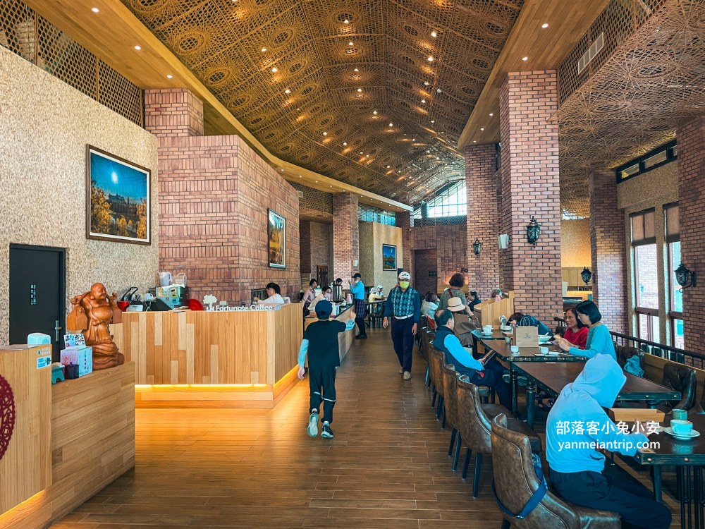 新竹【世界幸福咖啡總店】擁有迷人的湖景與綠意盎然的林景