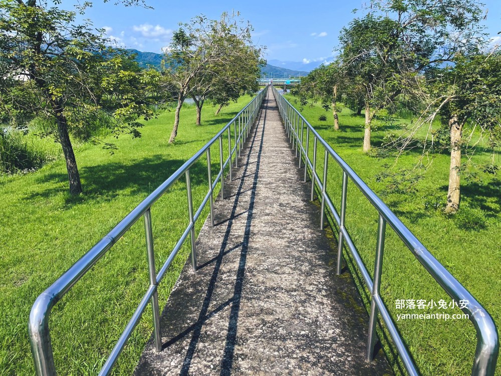 安農溪分洪堰自然生態園區，朝向溪流的步道，來回半小時輕鬆走完。
