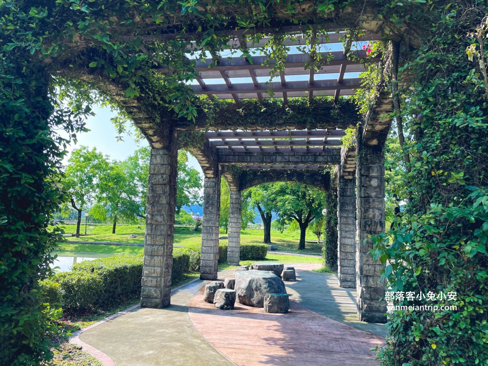 安農溪分洪堰自然生態園區，朝向溪流的步道，來回半小時輕鬆走完。