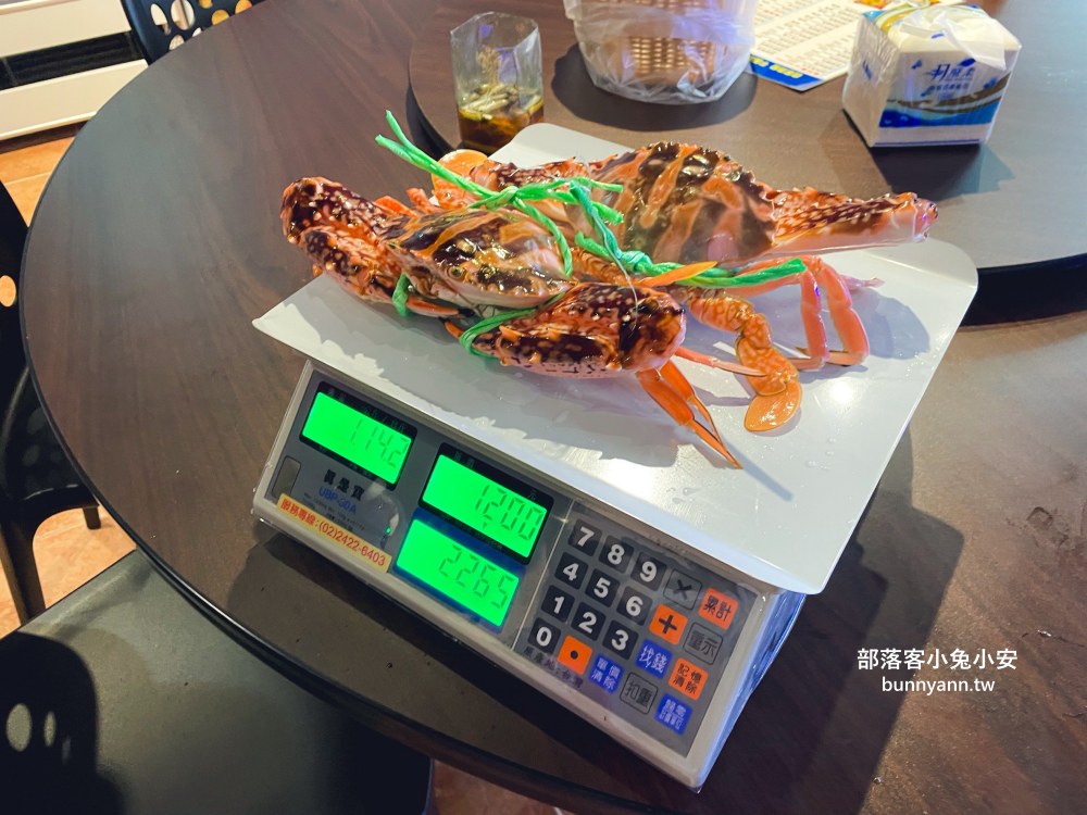 新北【漁山自家漁船平價海鮮】谷歌4.9顆星的評價很高的海鮮餐廳