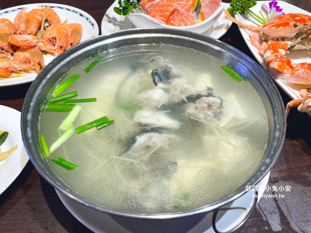 新北【漁山自家漁船平價海鮮】谷歌4.9顆星的評價很高的海鮮餐廳
