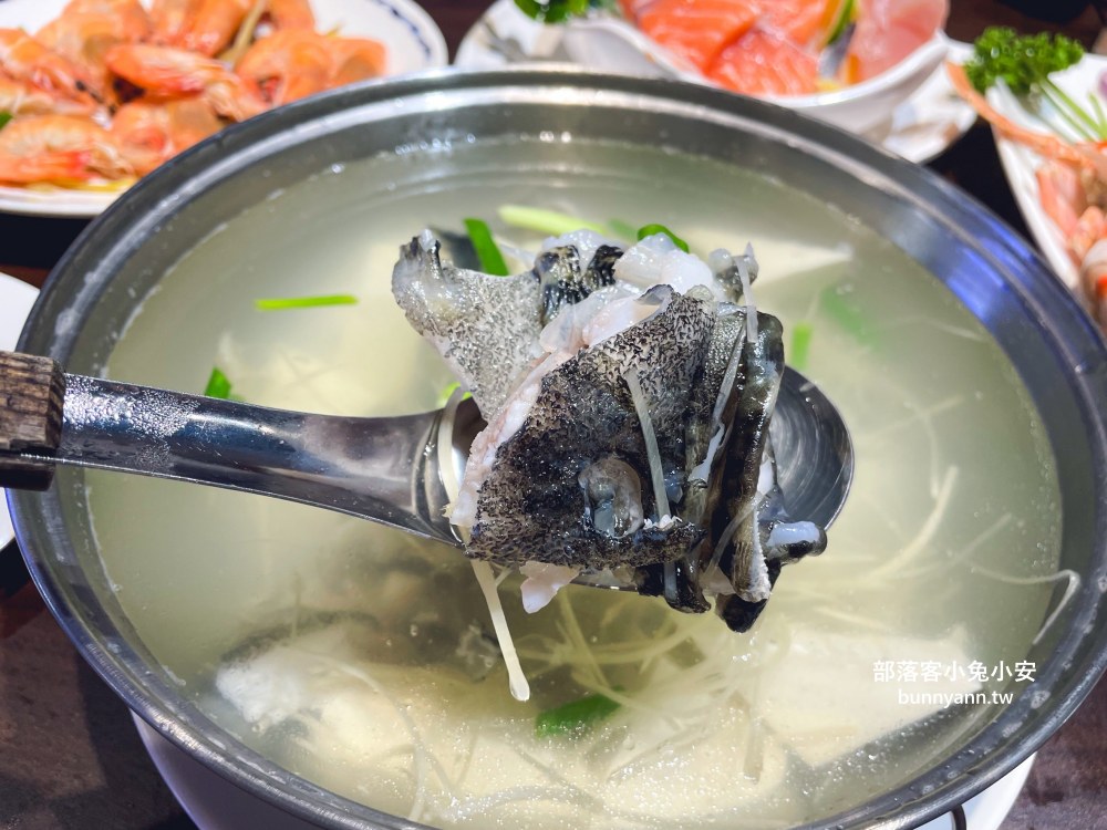 新北【漁山自家漁船平價海鮮】谷歌4.9顆星的評價很高的海鮮餐廳